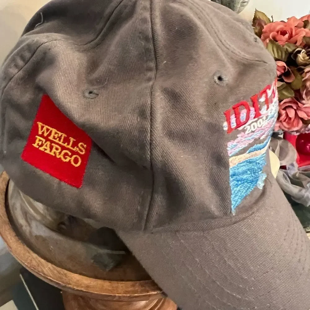 Iditarod vintage embroidered 2002 Wells Fargo Alaska Dog Racing unisex hat.
